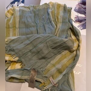 💯 % AUTHENTIC Burberry Linen Scarf in soft green /yellow hues